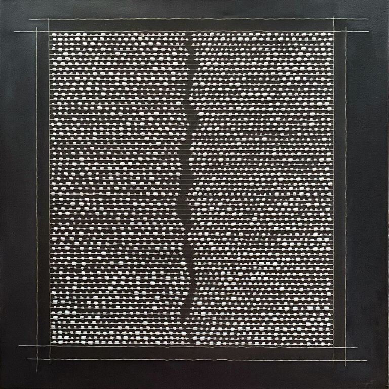 Stephanie-Hüllmann_Fisch-des-Jahres-2024_88x88cm_Assemblage-Fischschuppen